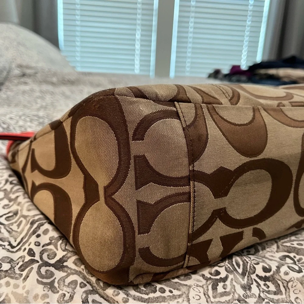 Coach DAISY OUTLINE SIGNATURE EMMA TOTE